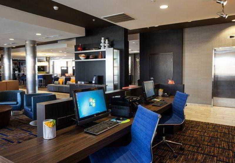 Отель Courtyard By Marriott Йорк Экстерьер фото