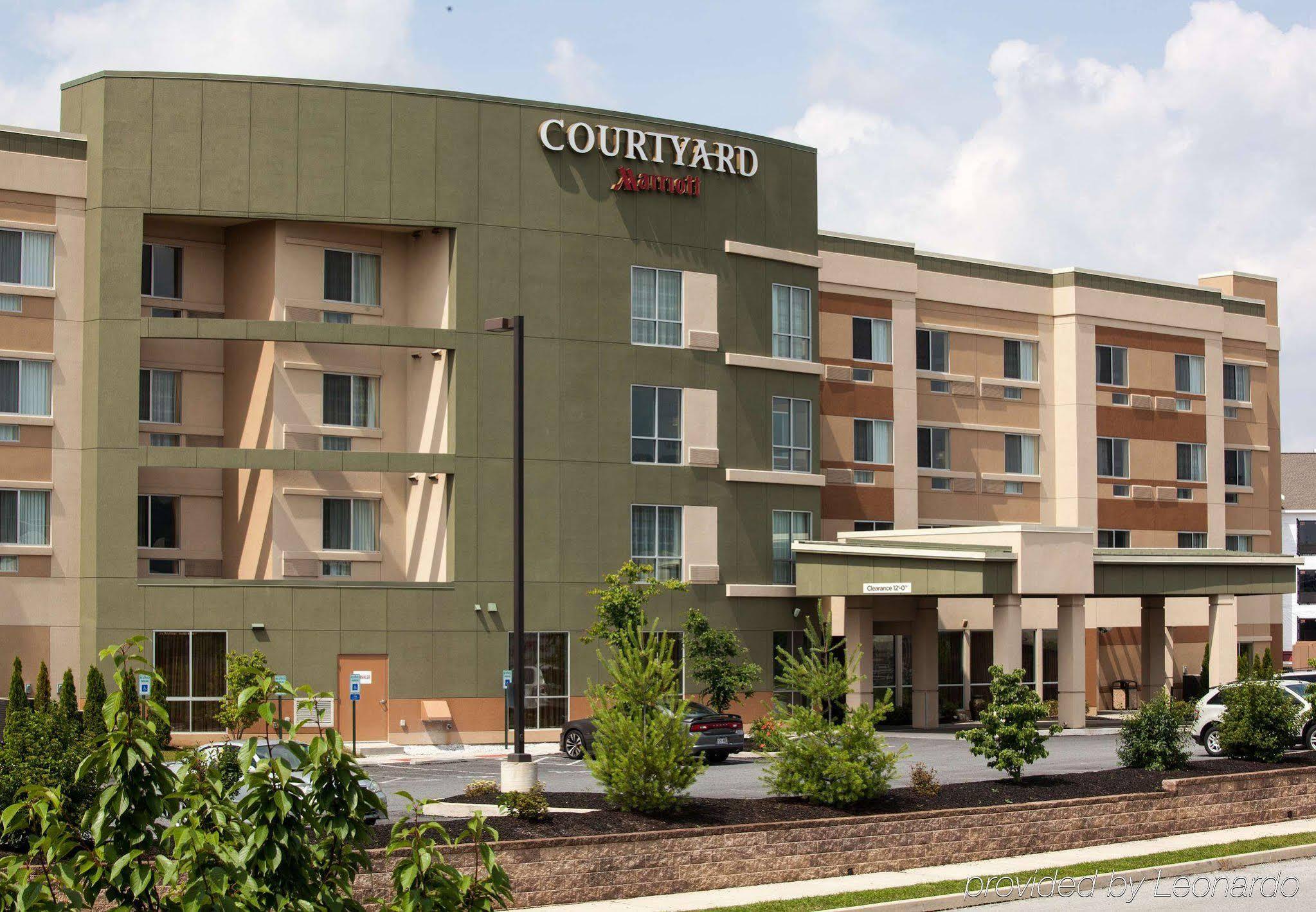 Отель Courtyard By Marriott Йорк Экстерьер фото