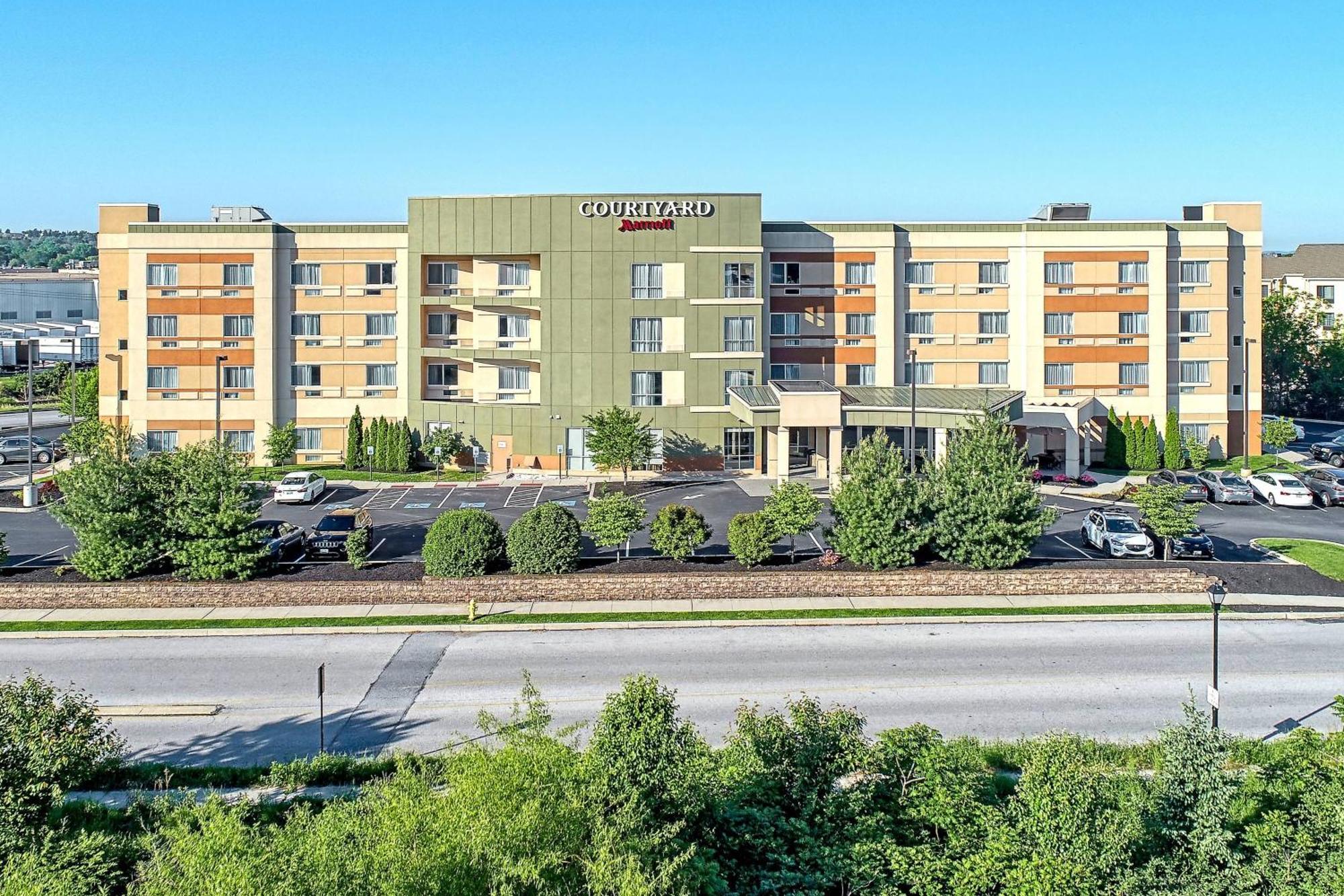 Отель Courtyard By Marriott Йорк Экстерьер фото