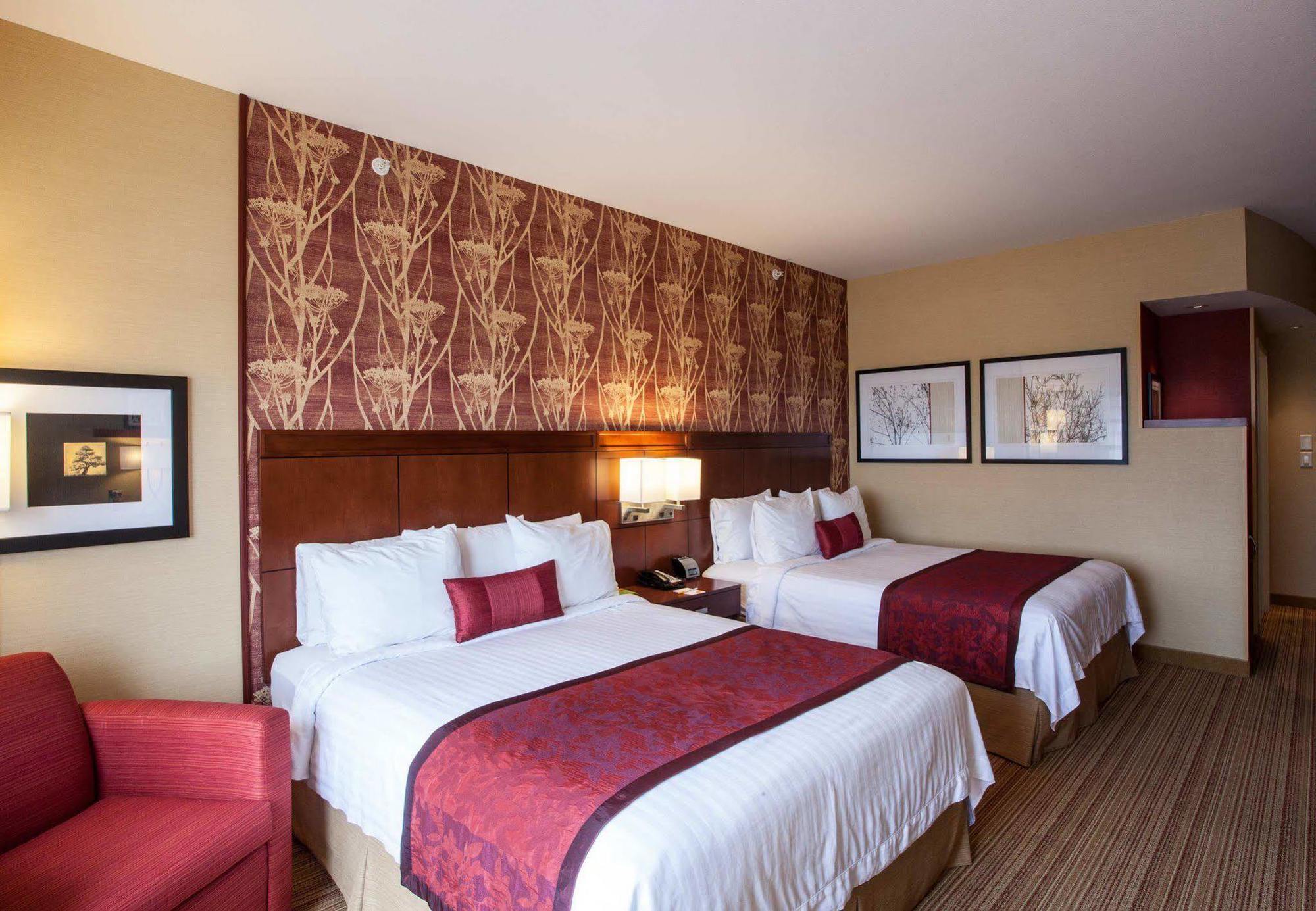 Отель Courtyard By Marriott Йорк Экстерьер фото